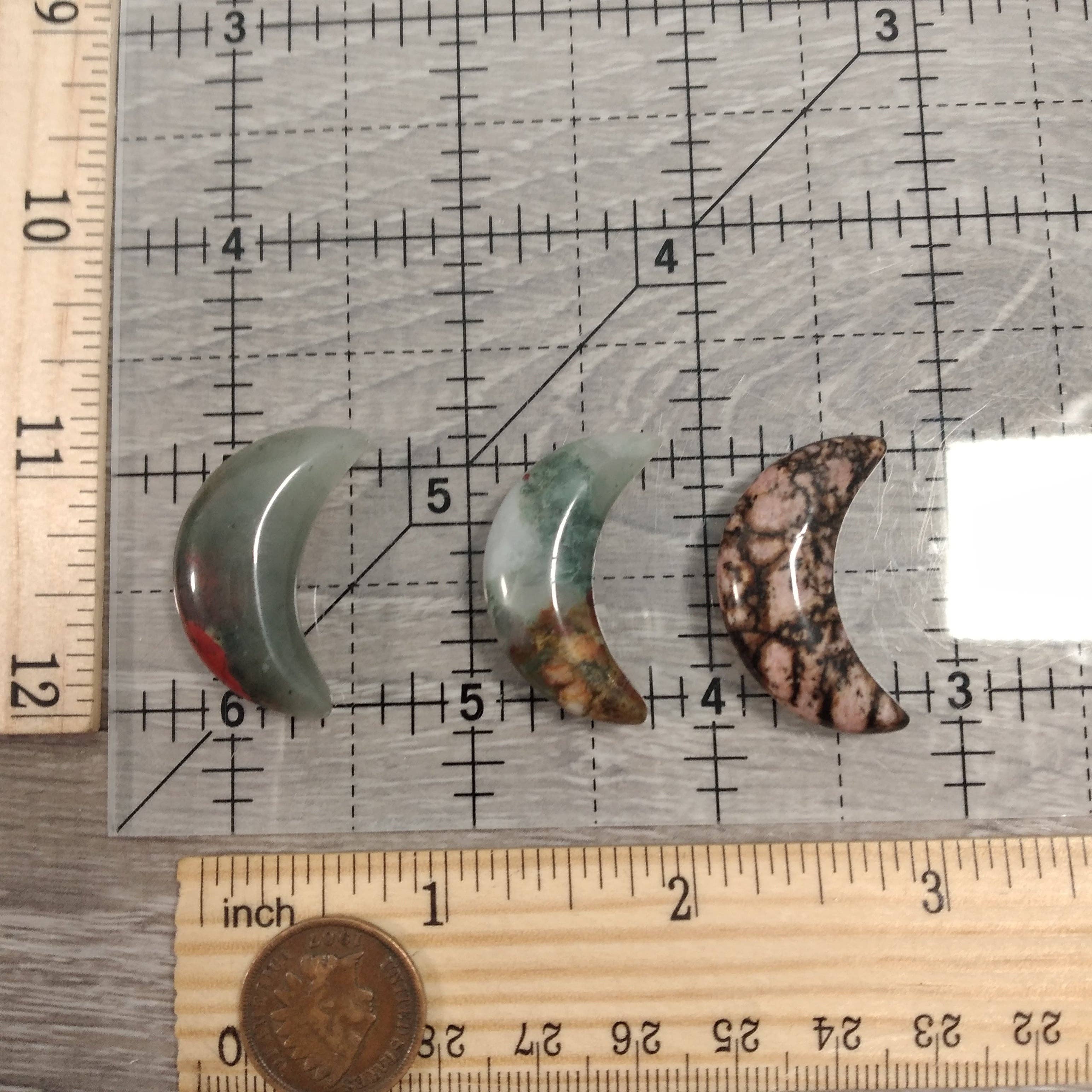 Flower Agate Crescent Moon - 1" Mini Carving